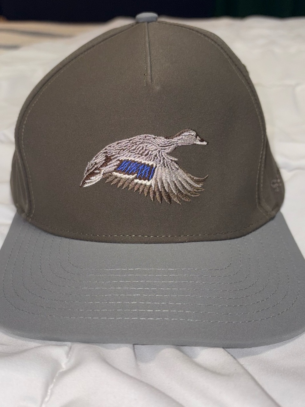 Southern String Co Men's Two-Tone Gray Trucker Hat with Embroidered Duck Accent